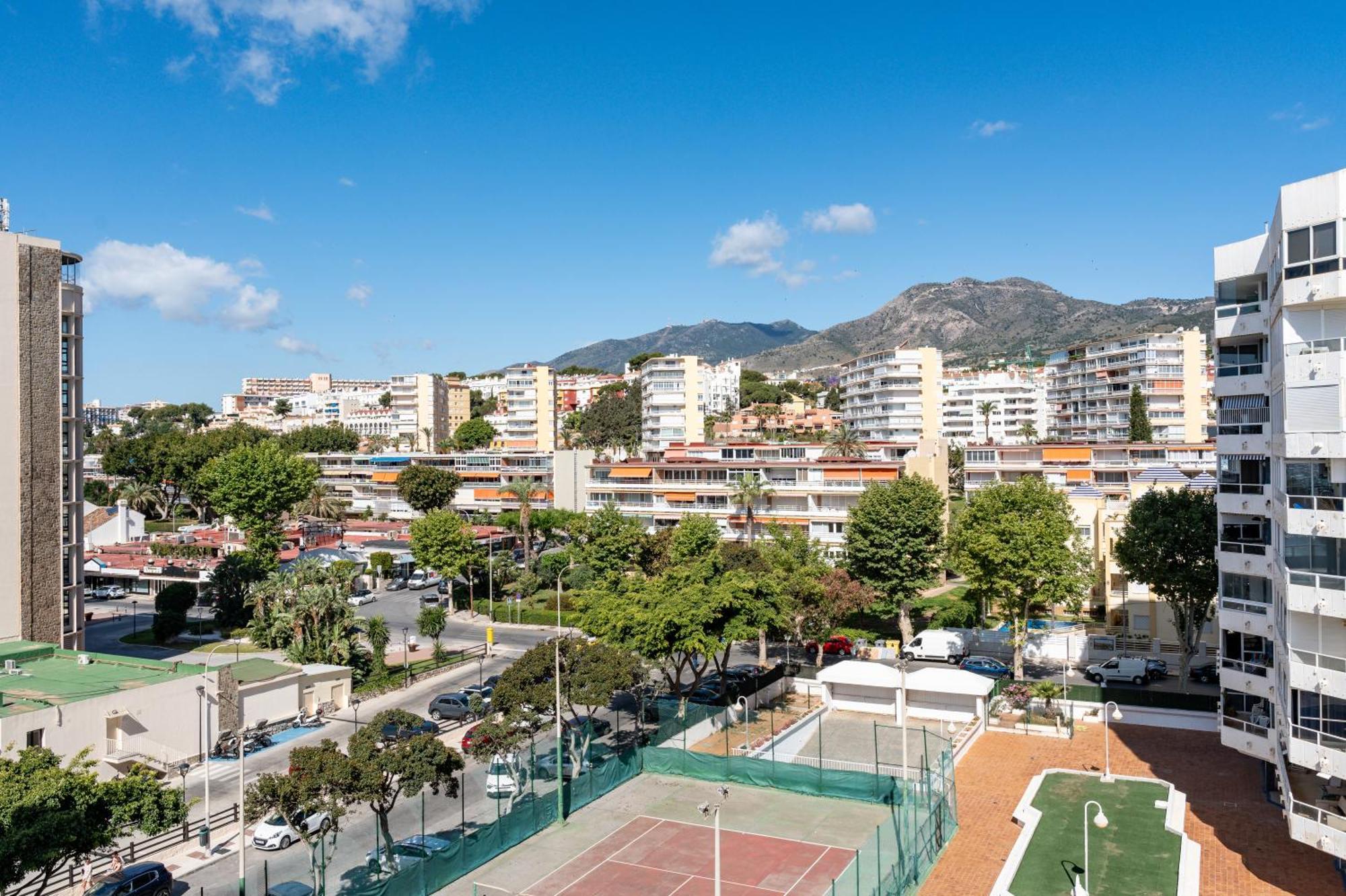 Tropico Carihuela View & Parking Apartment Torremolinos Luaran gambar