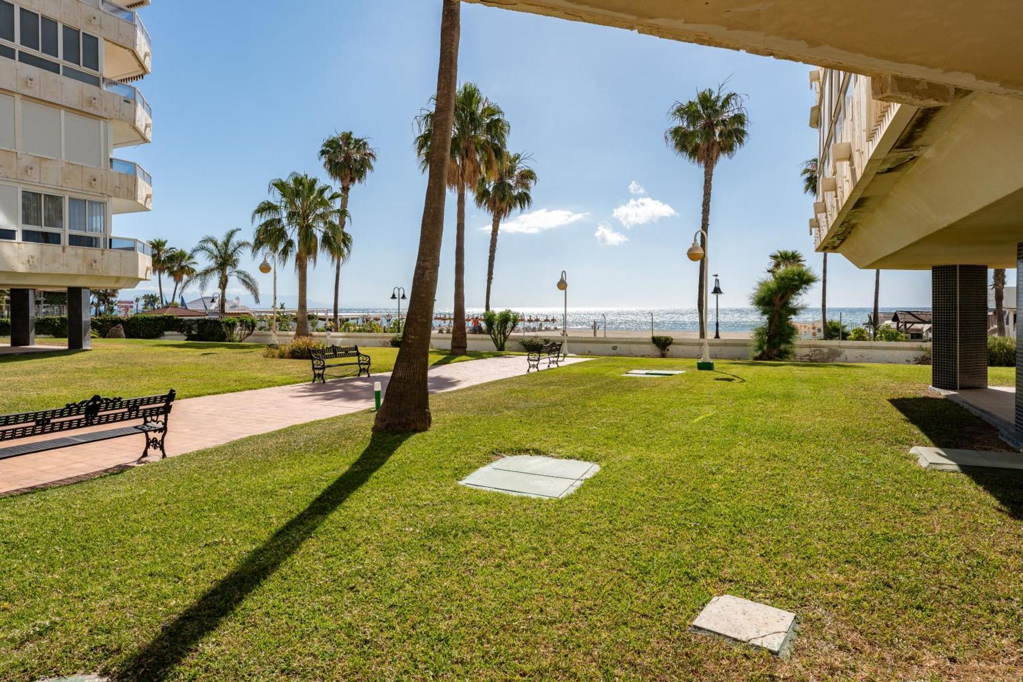 Tropico Carihuela View & Parking Apartment Torremolinos Luaran gambar